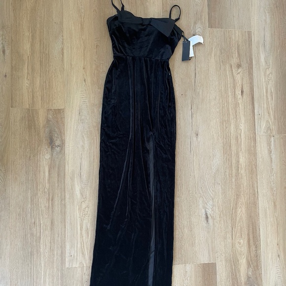 NWT city studio black velvet gown with side slit - Picture 1 of 5
